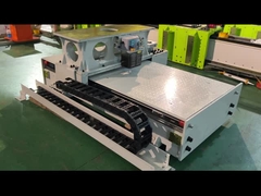 Lineare Gleisbahn mit seitlicher Schleppkette